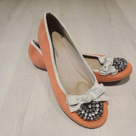 2/$20 City Classified Women's Peachy Bowknot Beaded Ballet Flats - Picture 3 of 6